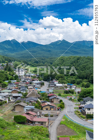《山梨県》夏の田舎の風景・八ヶ岳の夏空 112935763