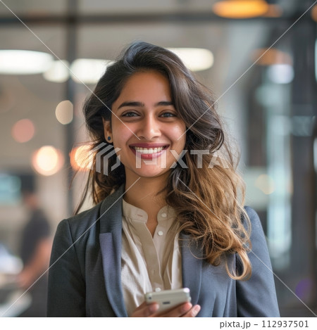 Smiling Hindu businesswoman 30-40 years old, active business woman against the background of her office 112937501