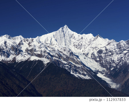 雲南省・梅里雪山 主峰カワカブ山頂と明永氷河 / Meili Snow Mountains 112937833