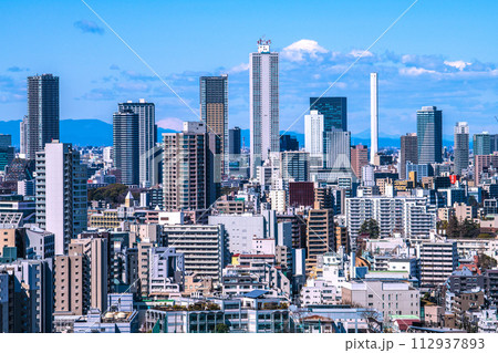 日本の東京都市景観 池袋副都心。サンシャイン60やタワーマンションなどを望む＝3月10日 112937893