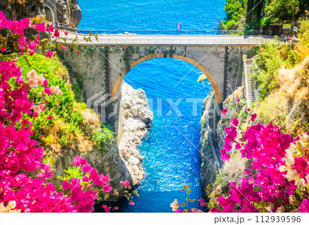 road of Amalfi coast, Italy 112939596