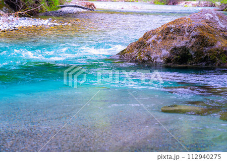 【渓流素材】初夏の上高地・梓川の清流【長野県】 112940275