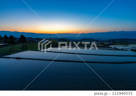 【初夏素材】夜明けの中野の棚田【山梨県】 【初夏素材】夜明けの中野の棚田【山梨県】 112940555