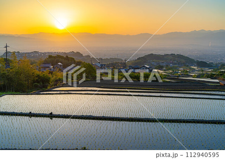 【初夏素材】夜明けの中野の棚田【山梨県】 【初夏素材】夜明けの中野の棚田【山梨県】 112940595