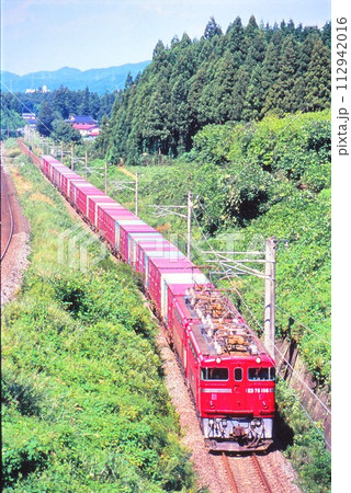 東北本線を走るED75形電気機関車 東北本線を走るED75形電気機関車 112942016