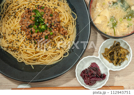 和と洋の融合！納豆パスタで楽しむ現代的な食のアプローチ 112943751