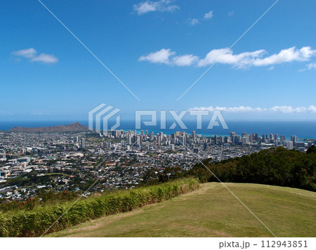 Park in the mountains with view of Diamondhead and the city of Honolulu on Oahu on a nice day 112943851