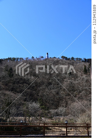 東北の春　大迫町新大橋から見る権現様 112943889