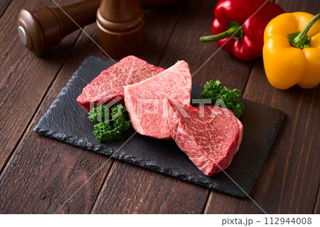 国産黒毛和牛 三種類の部位 ランプ トモ三角 シンシン 国産黒毛和牛 三種類の部位 ランプ トモ三角 シンシン 112944008