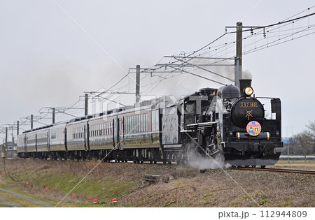 羽越本線　月岡ー中浦　JR東日本　C57-180＋12系（新津）　SL村上ひな街道 112944809