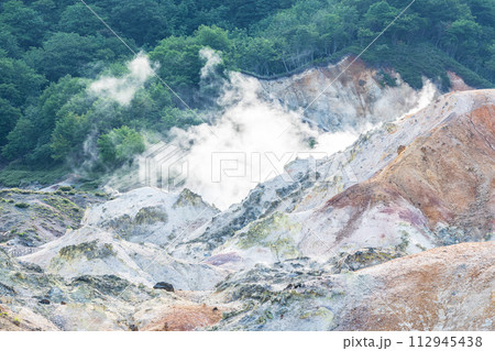 北海道登別市 人気の観光地 登別温泉『登別地獄谷』の風景 北海道登別市 人気の観光地 登別温泉『登別地獄谷』の風景 112945438
