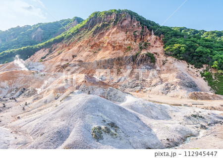 北海道登別市　人気の観光地　登別温泉『登別地獄谷』の風景 112945447