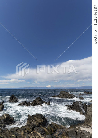荒崎海岸からの富士山 112946187