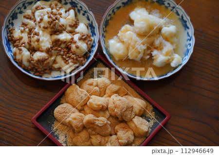 様々な味のお餅 112946649