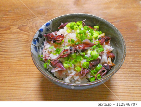 富山湾の春の風物詩!ホタルイカの炊き込みご飯の写真 富山湾の春の風物詩!ホタルイカの炊き込みご飯の写真 112946707