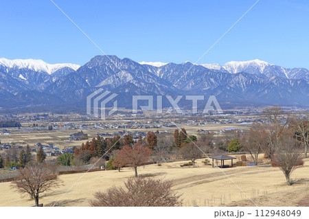 早春の安曇野と北アルプス 早春の安曇野と北アルプス 112948049