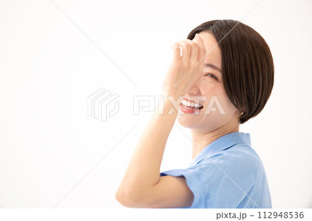 ミドル女性　カジュアル　ビューティー 112948536