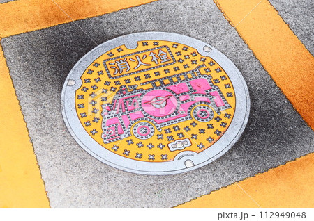 CG画像イラスト消火栓マンホール蓋 CG画像イラスト消火栓マンホール蓋 112949048