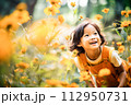 お花畑で遊ぶ笑顔の子ども 112950731