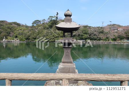 明神池の灯ろう 明神池の灯ろう 112951271