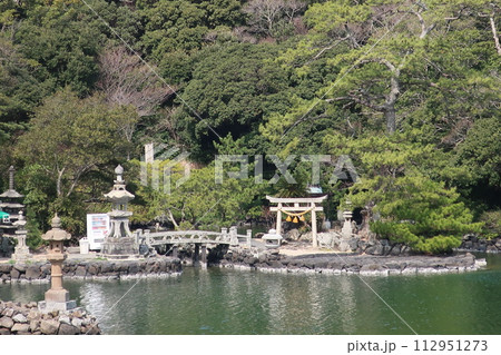 池のある風景 112951273