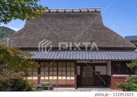 京都大原　昔ながらの茅葺きの家 112951823