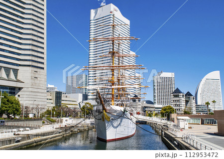 横浜みなとみらい地区　日本丸メモリアルパーク　帆船「日本丸」　国の重要文化財 112953472