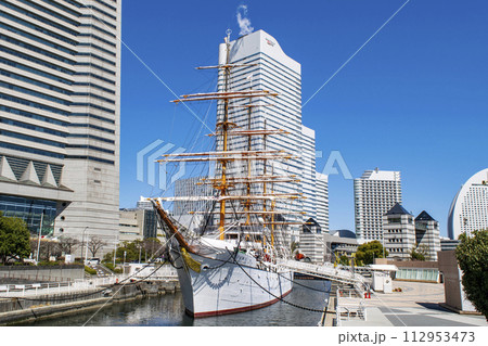 横浜みなとみらい地区　日本丸メモリアルパーク　帆船「日本丸」　国の重要文化財 112953473