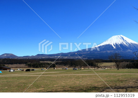 ふもとっぱらキャンプ場から見る富士山の景観 ふもとっぱらキャンプ場から見る富士山の景観 112955319