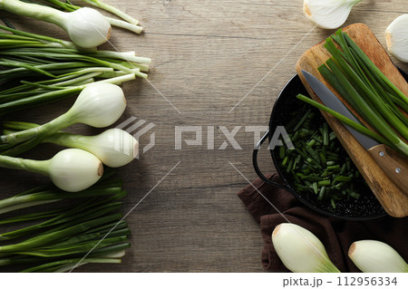 Green onion, concept of fresh vegetable, fresh raw food 112956334