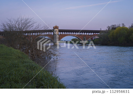 Nice view of Ponte Coperto Pavia (covered bridge) at blue hour 112956631