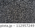 上から見たきれいなアスファルト路面 112957249