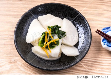 ゆずとかぶの酢漬け 112958253