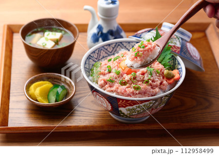 ねぎとろ丼 （ まぐろのたたき丼 ） 112958499