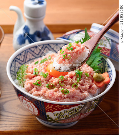 ねぎとろ丼 （ まぐろのたたき丼 ） 112958500