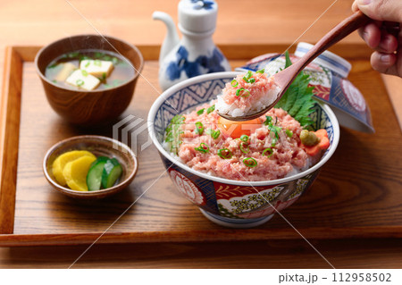 ねぎとろ丼 （ まぐろのたたき丼 ） 112958502