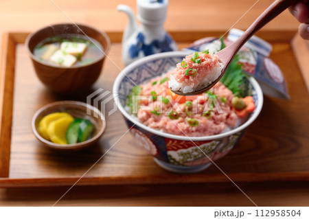 ねぎとろ丼 ( まぐろのたたき丼 ) ねぎとろ丼 ( まぐろのたたき丼 ) 112958504