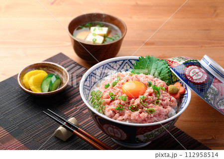 ねぎとろ丼 ( まぐろのたたき丼 ) ねぎとろ丼 ( まぐろのたたき丼 ) 112958514