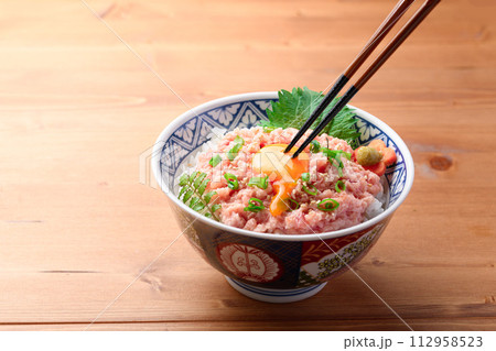 ねぎとろ丼 （ まぐろのたたき丼 ） 112958523