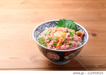 ねぎとろ丼 （ まぐろのたたき丼 ） 112958525