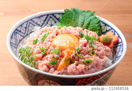 ねぎとろ丼 （ まぐろのたたき丼 ） 112958526