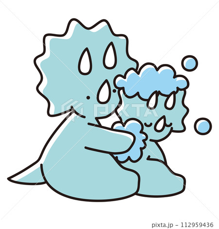 お風呂で子どもの身体を洗うトリケラトプスの親子のイラスト 112959436