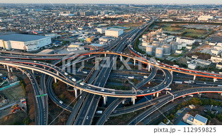 高速道路のジャンクション　ドローン空撮 112959825