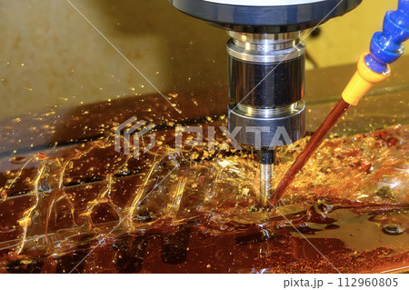 The CNC milling machine rough cutting the mold parts with liquid coolant method. The CNC milling machine rough cutting the mold parts with liquid coolant method. 112960805