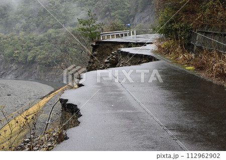 崩落した道 112962902