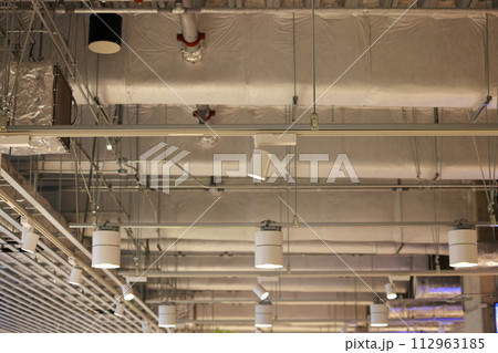 展示会場の設営 展示会場の設営 112963185