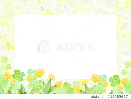 水彩で描いたタンポポとクローバーのフレーム 112963657