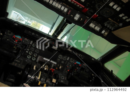戦後初の国産旅客機YS-11のコクピット(茨木県ヒロサワシティ保存機) 戦後初の国産旅客機YS-11のコクピット(茨木県ヒロサワシティ保存機) 112964492