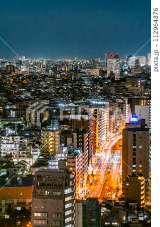 【東京都】夜の都市風景と交通イメージ 【東京都】夜の都市風景と交通イメージ 112964876