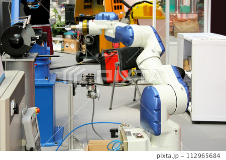 White robotic arm 112965684